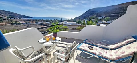 Day, View (from property/room), Balcony/Terrace, Balcony/Terrace, Seating area, Dining area, Mountain view, Sea view, sunbed
