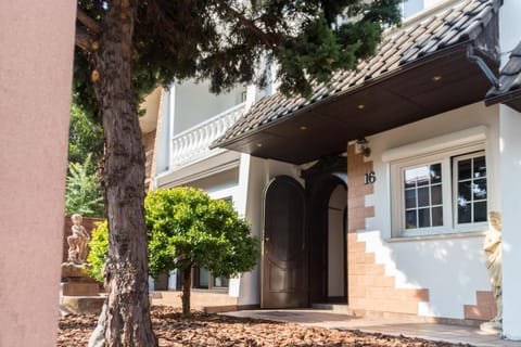 Property building, Facade/entrance, Garden view