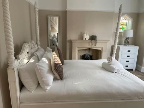 Roath Park Lake 5BR City Retreat House in Cardiff