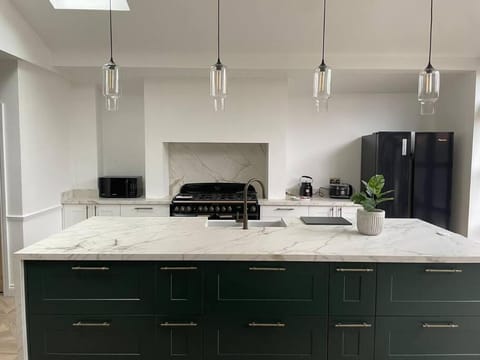 Roath Park Lake 5BR City Retreat House in Cardiff