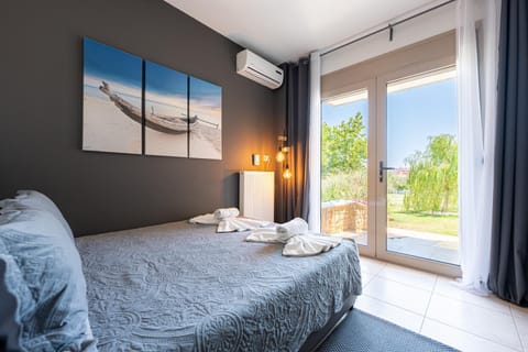 New Sun and Sea Apartment in a 4 acres garden Apartment in Halkidiki