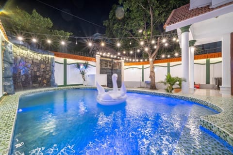 Swimming pool, Swimming pool