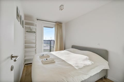 Bed, Balcony/Terrace, Bedroom