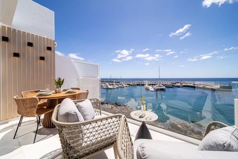 Day, View (from property/room), Balcony/Terrace, Dining area, Sea view, sunbed