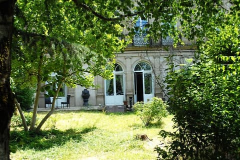 Grand Appartement a Maison sculptée Apartment in Autun
