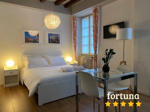 Bed, Photo of the whole room, Bedroom, Text overlay