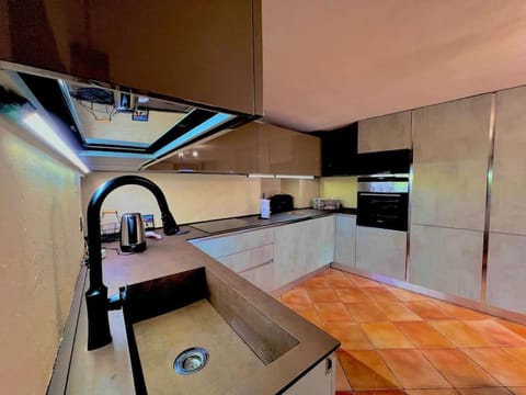 Kitchen or kitchenette, dishwasher, minibar, pet friendly, stove