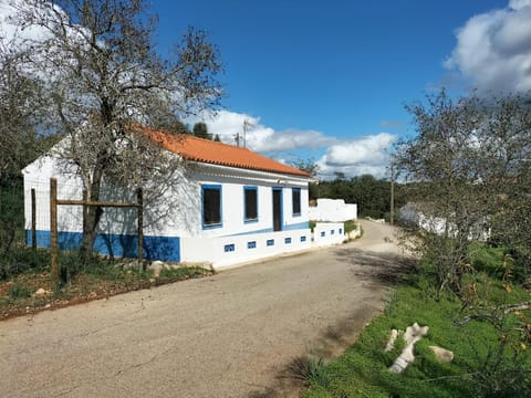 Property building, Facade/entrance, Off site