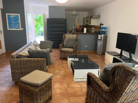 Communal lounge/ TV room, Living room, Seating area