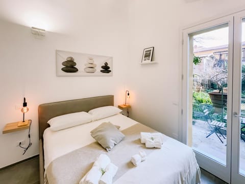 Property building, Bed, hair dresser, towels