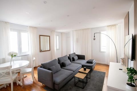 Av REPUBLIQUE Design and cozy Apartment in Aubervilliers