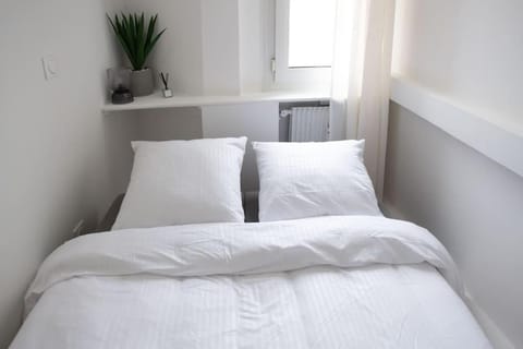 Av REPUBLIQUE Design and cozy Apartment in Aubervilliers