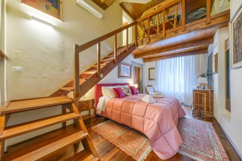 Photo of the whole room, Bedroom, City view, Shopping Area, furniture, heating, locker, air conditioner