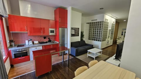 Kitchen or kitchenette, minibar, pet friendly, stove
