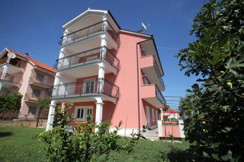 Facade/entrance, Garden view