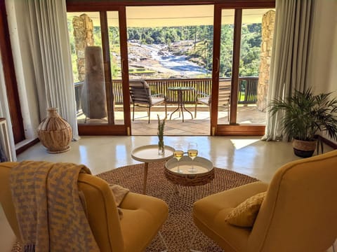 Patio, Balcony/Terrace, Seating area, Bedroom, River view, flat iron