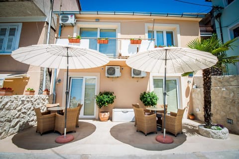 Patio, Balcony/Terrace, Seating area