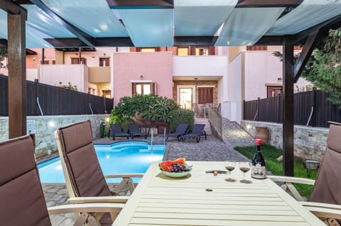 Garden, Seating area, Dining area, Garden view, Pool view, Swimming pool