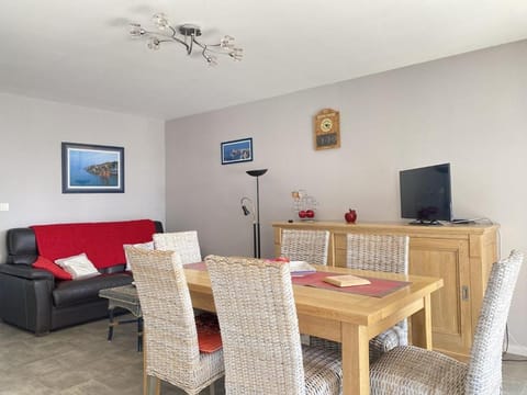 522 - A Erquy dans une résidence calme à 200m de la Plage Apartment in Brittany