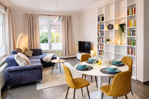 Library, TV and multimedia, Living room, Seating area, Dining area, Evening entertainment