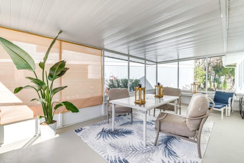 2 Mi to Three Sisters Springs Home with Patio House in Crystal River