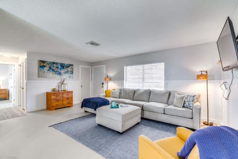 2 Mi to Three Sisters Springs Home with Patio House in Crystal River