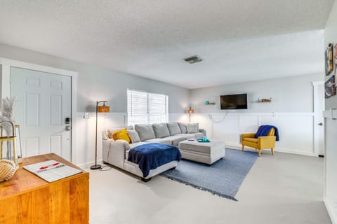 2 Mi to Three Sisters Springs Home with Patio House in Crystal River