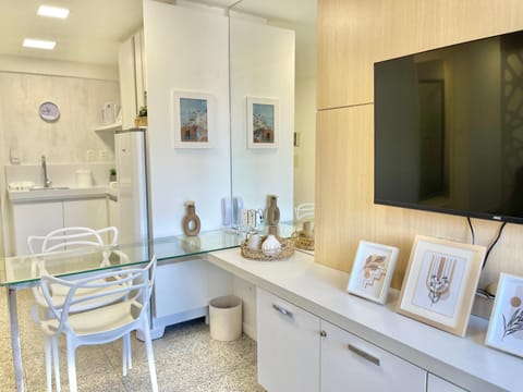 TV and multimedia, Kitchen or kitchenette, Dining area, minibar