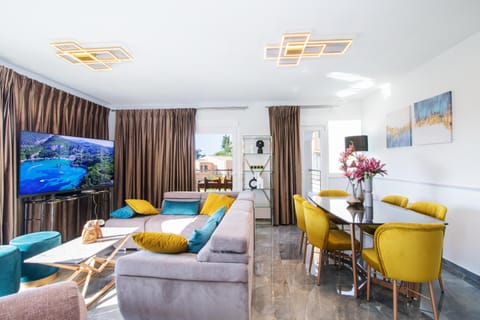 TV and multimedia, Living room, Seating area