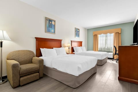 Bed, TV and multimedia, Coffee/tea facilities, Photo of the whole room, Seating area