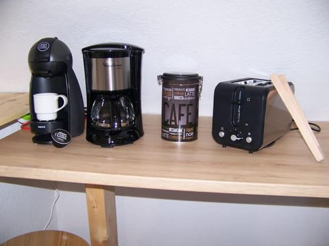 Rennes: studio 4 couchages, proche commerces, bus. Apartment in Rennes