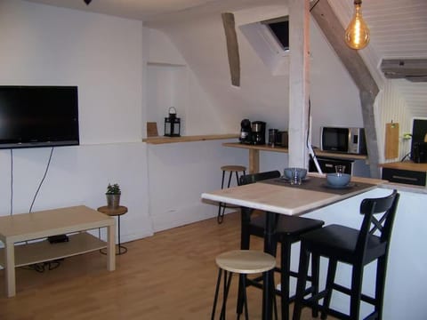 Rennes: studio 4 couchages, proche commerces, bus. Apartment in Rennes