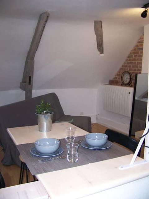 Rennes: studio 4 couchages, proche commerces, bus. Apartment in Rennes