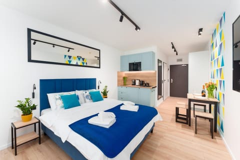 Bed, TV and multimedia, Kitchen or kitchenette, Photo of the whole room, minibar, towels