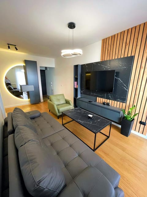 Communal lounge/ TV room, TV and multimedia, Living room, Seating area, Evening entertainment