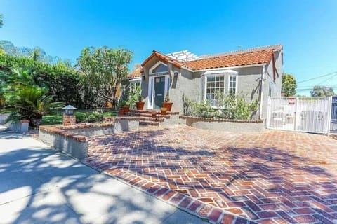 Large 5 BR- Beverly Hills Adj House in Beverly Hills