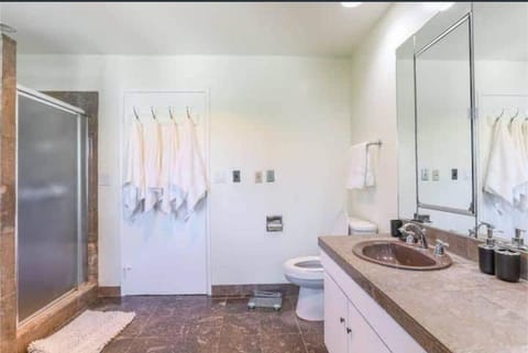 Large 5 BR- Beverly Hills Adj House in Beverly Hills