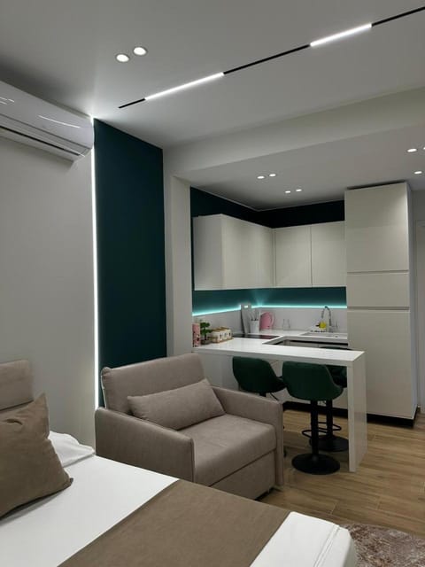 Kitchen or kitchenette, Seating area