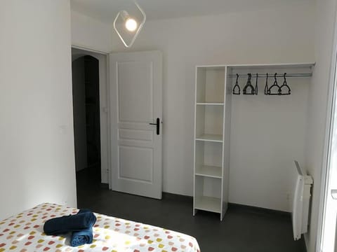 Villa au Calme avec Extérieur et parking gratuit aux portes d'Aix et Marseille Emplacement idéal Villa in Marseille