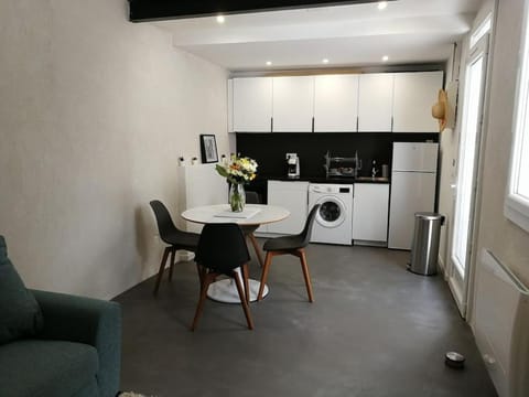 Villa au Calme avec Extérieur et parking gratuit aux portes d'Aix et Marseille Emplacement idéal Villa in Marseille