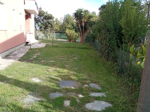 Garden, Parking