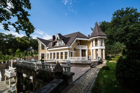 Facade/entrance, Bird's eye view