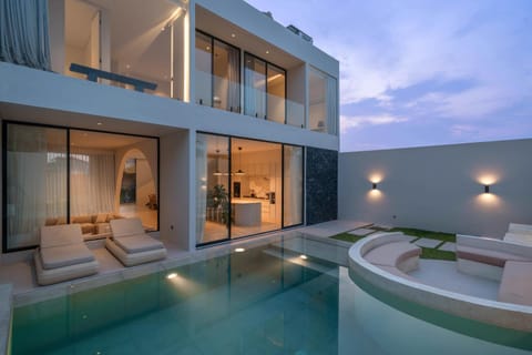 Property building, Patio, Hot Tub, Living room, Seating area, Pool view, Swimming pool, sunbed