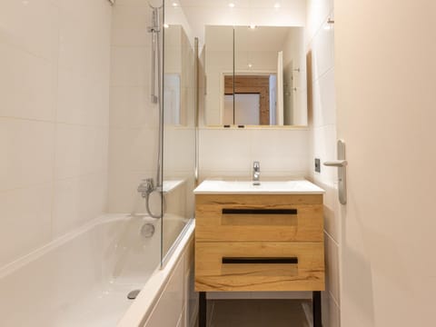 Appartement rénové 2 pièces, pied des pistes, La Daille - Val d'Isère - 4 pers - FR-1-694-351 Apartment in Val dIsere