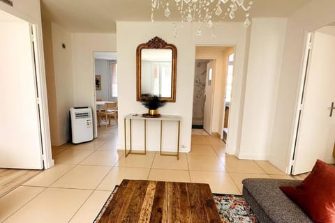 Appartement 3 chambres + parking à Lyon 7 Apartment in Lyon