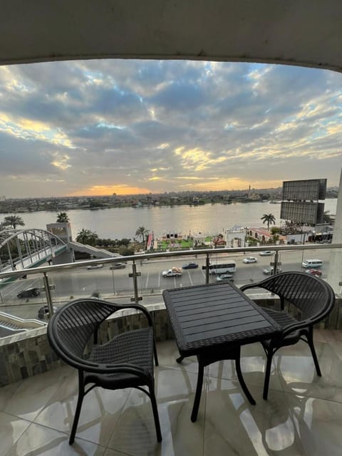 View (from property/room), Balcony/Terrace, City view, River view