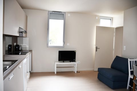 TV and multimedia, Kitchen or kitchenette, Living room