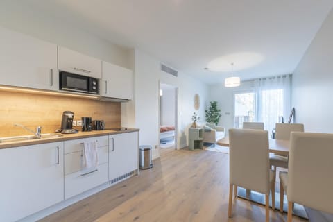 Kitchen or kitchenette, Living room
