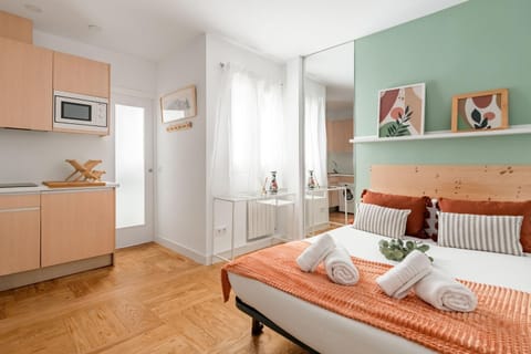 Bed, Photo of the whole room