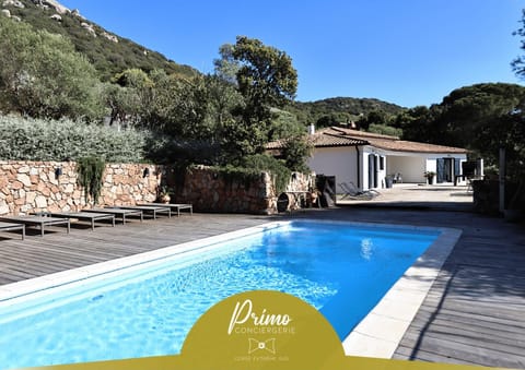 Property building, Natural landscape, Mountain view, Swimming pool, sunbed